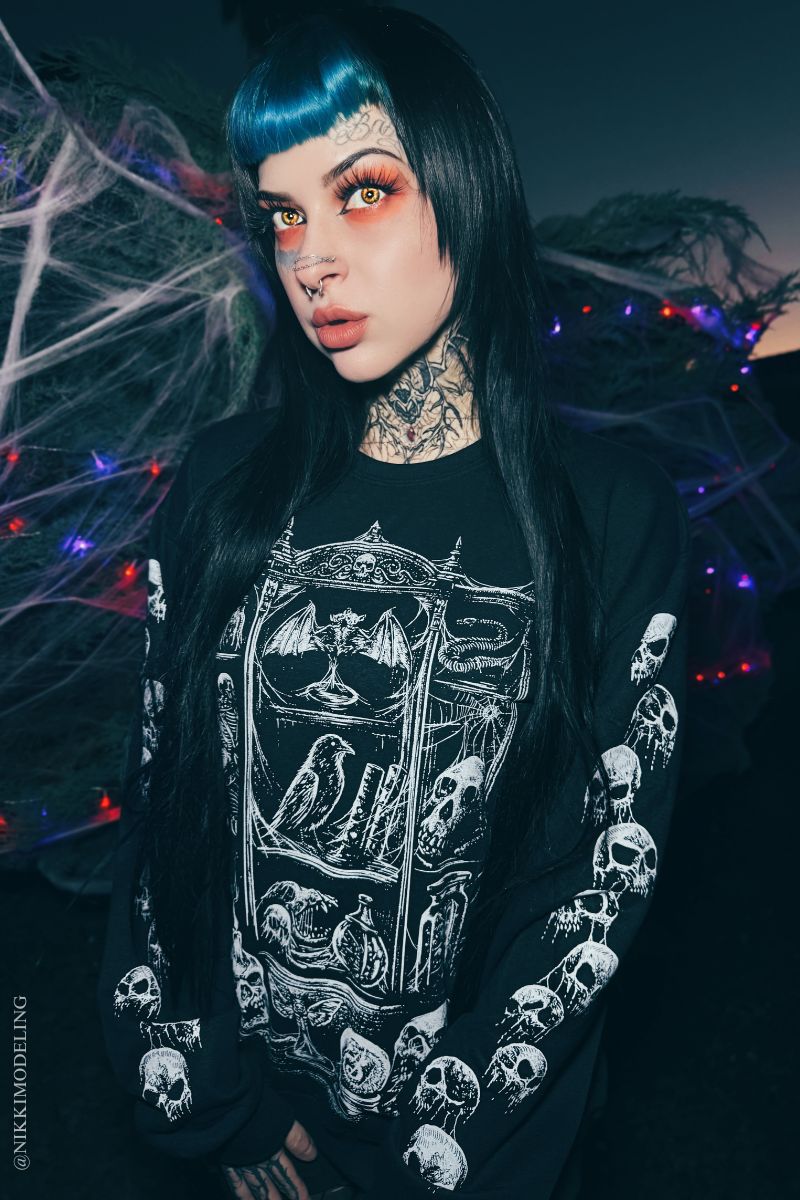 3.jpg Cabinet of Curiosities Sweatshirt