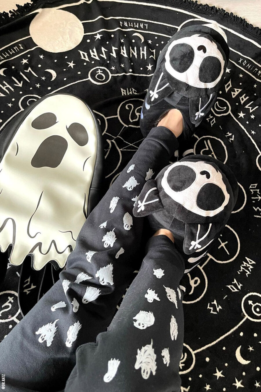 Mens-Horror-Slippers_cc468ff3-c33f-4ee6-919d-d590792d4ad1.jpg Ooky Spooky Ghost Joggers