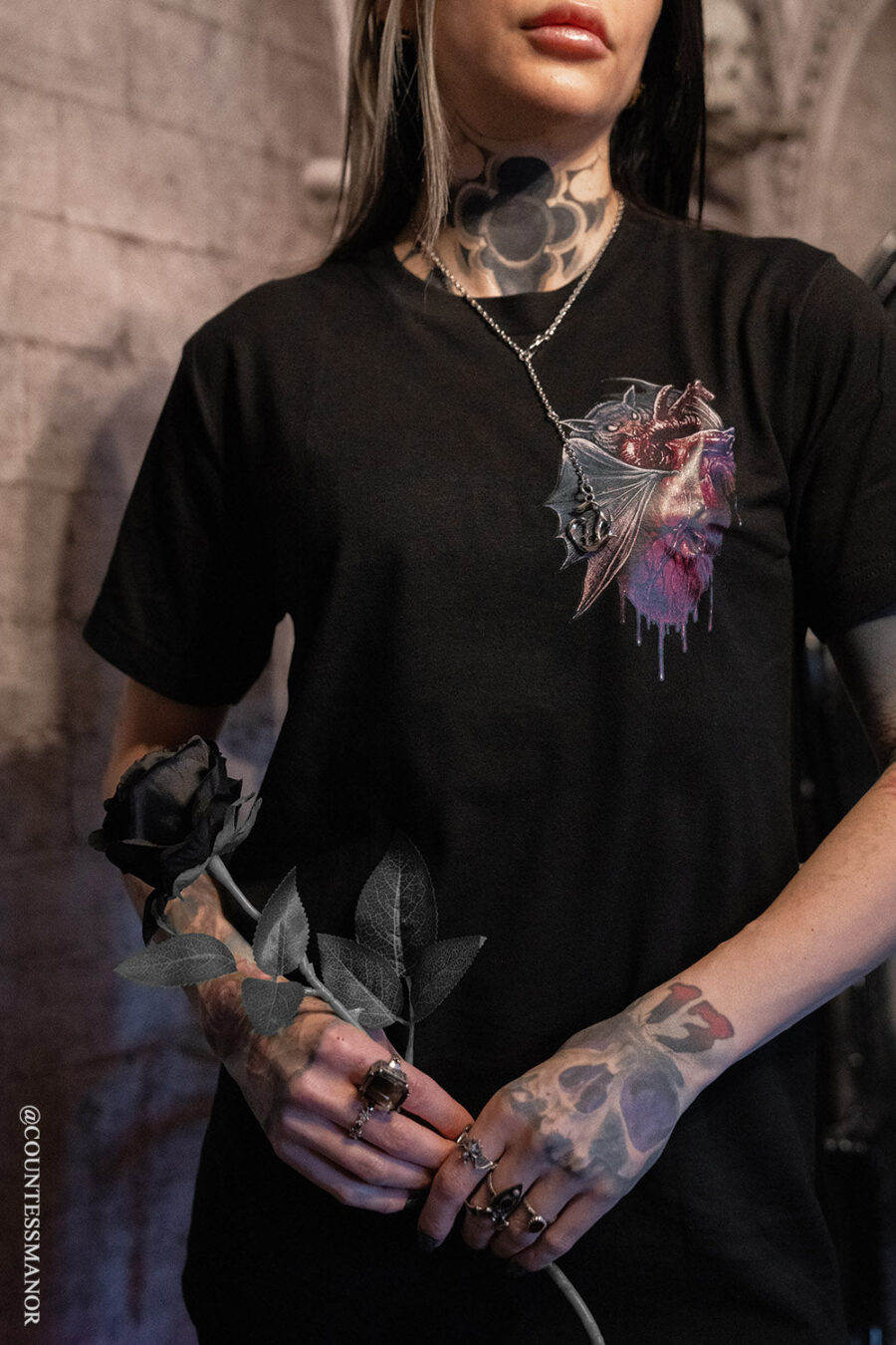 bat-heart-graphic-shirt.jpg Bat Bite T-shirt