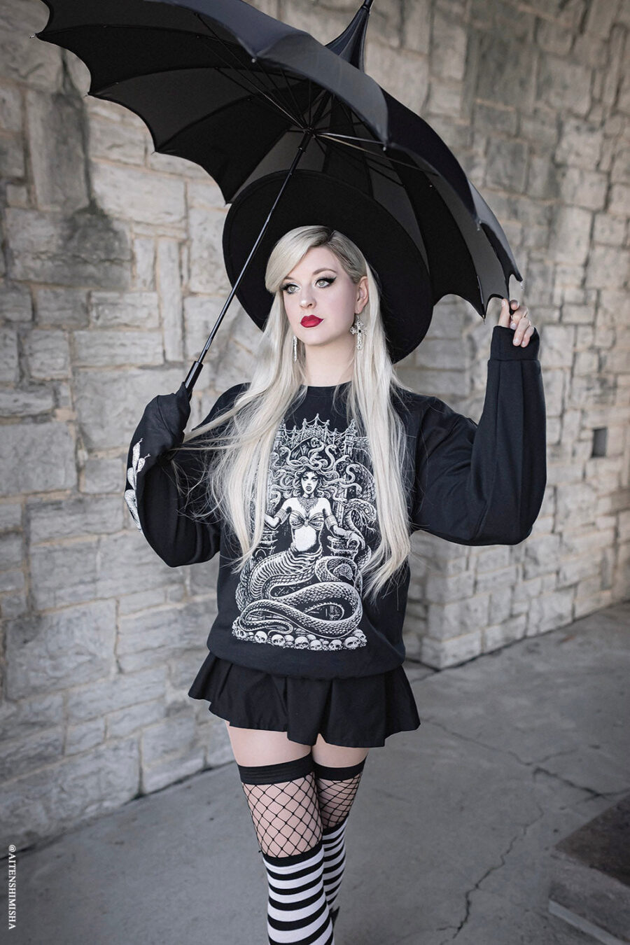 goth-umbrella_92d7693c-ca27-43a9-99a8-4a6008969b3e.jpg Medusa's Throne T-shirt