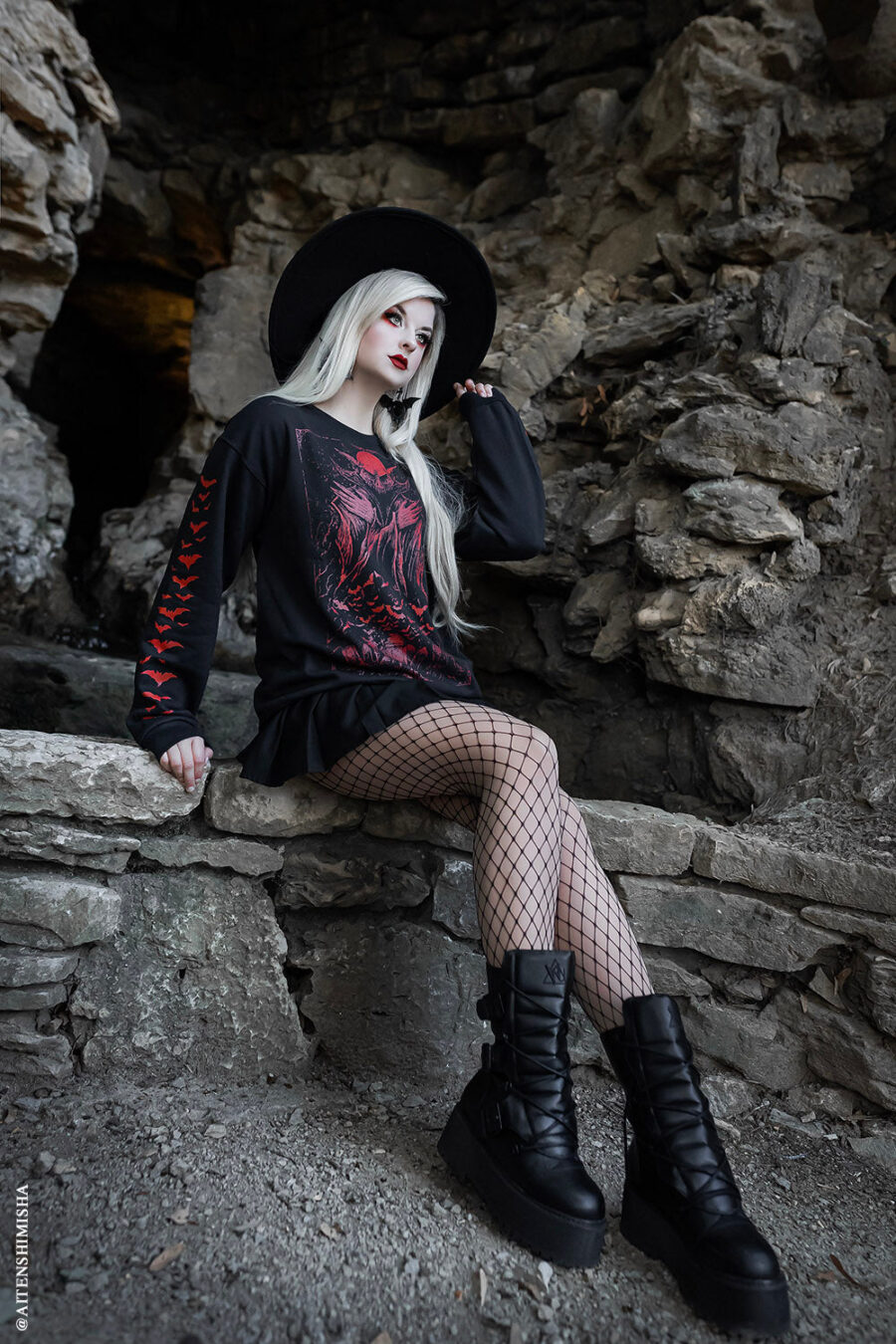 grunge-goth-clothes_8e086b3a-991b-49cc-b0d4-340ee40e8216.jpg Nosferatu Sweatshirt w/ Red Bat Sleeves