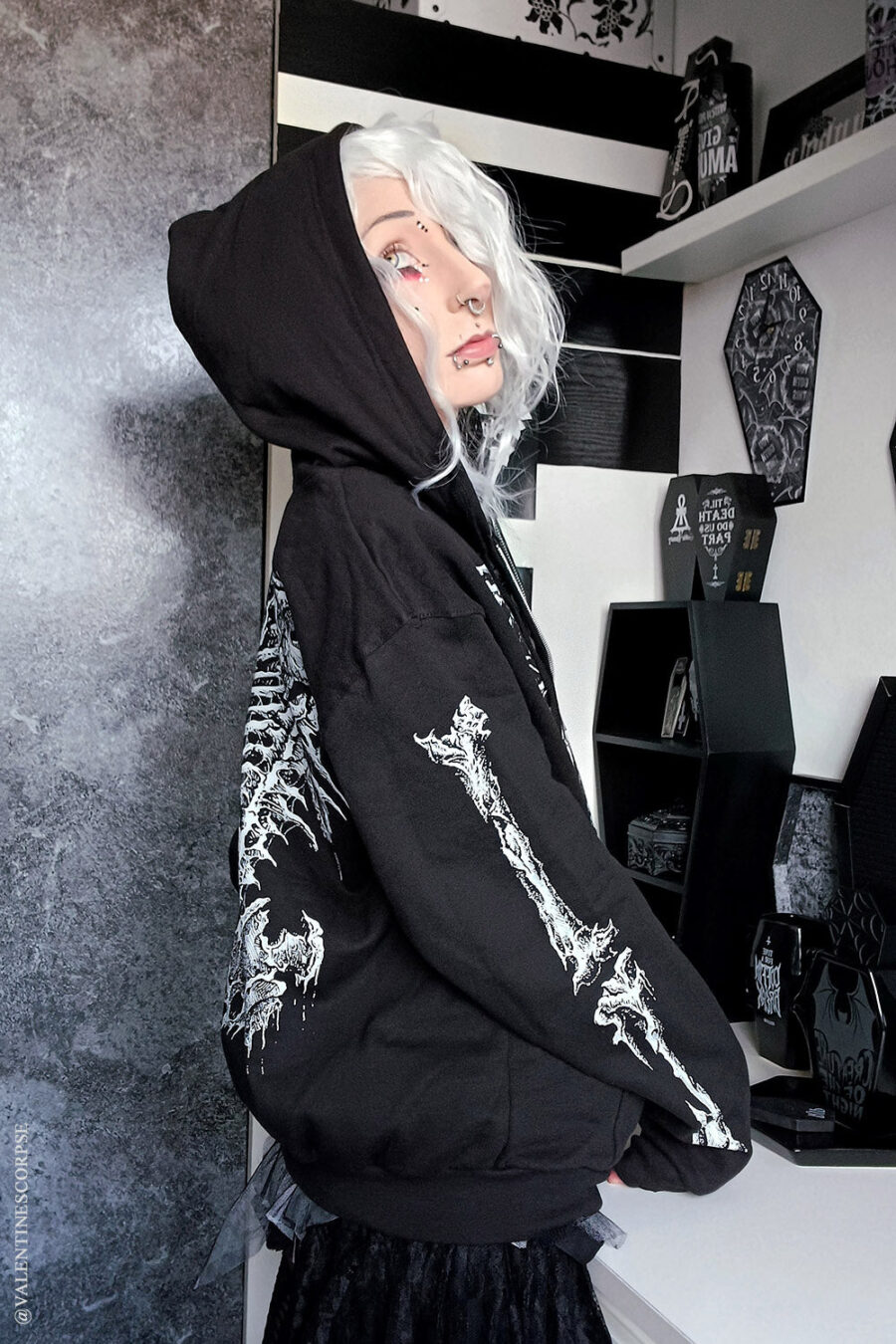halloween-clothing_039631ce-2ae0-47d4-b6c9-e11dd70373de.jpg Dead Inside Skeleton Hoodie
