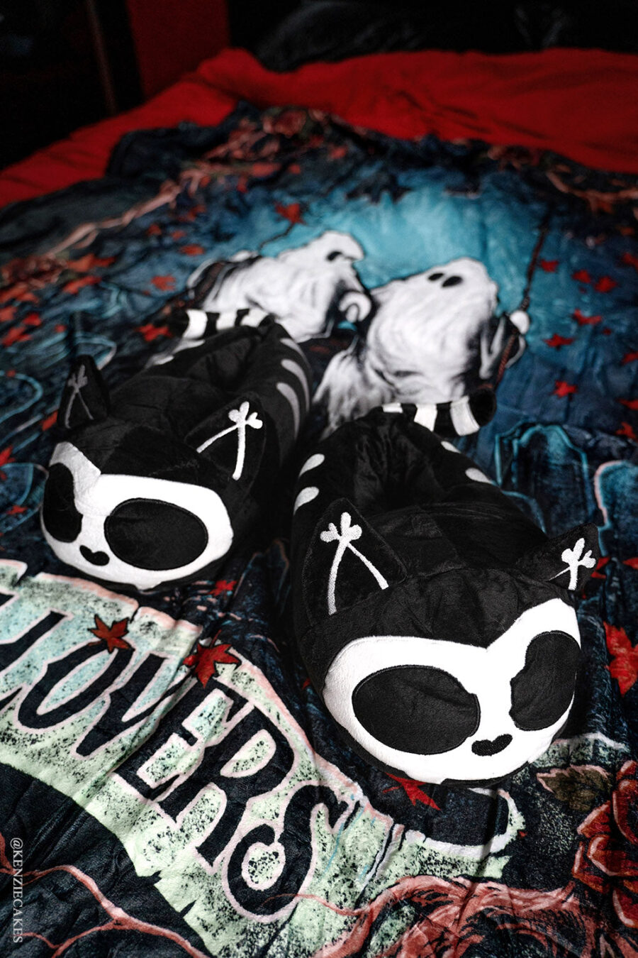 spooky-slippers_82d3ce57-60b2-44a6-9ad7-b449b44facd6.jpg Skelekitty Slippers